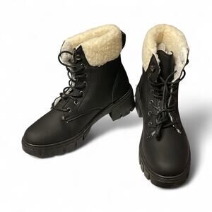 Streetwear Society Lug Sole Sherpa Lined Black Ankle Boots size 8